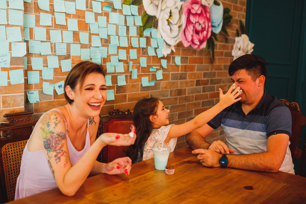 Fotografa familia Curitiba - Ensaio externo doceira menina 7 anos