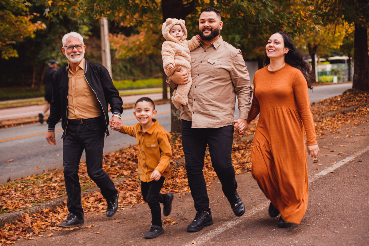 Fotografa familia Curitiba - Ensaio de outono externo canaleta