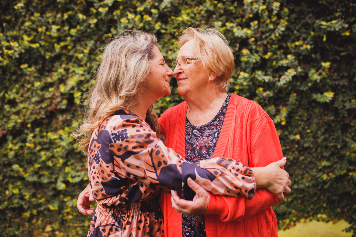 Fotografa familia Curitiba - Dia das mães em casa na cozinha