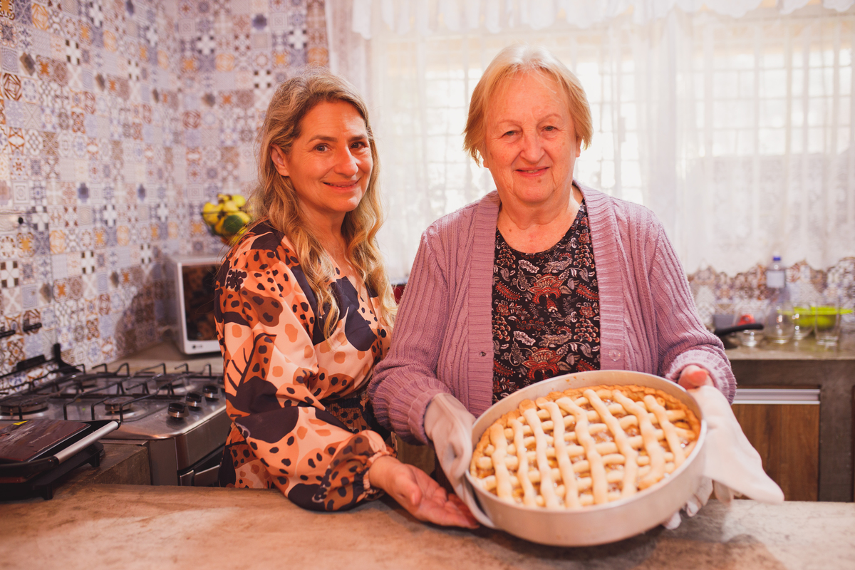 Fotografa familia Curitiba - Dia das mães em casa na cozinha