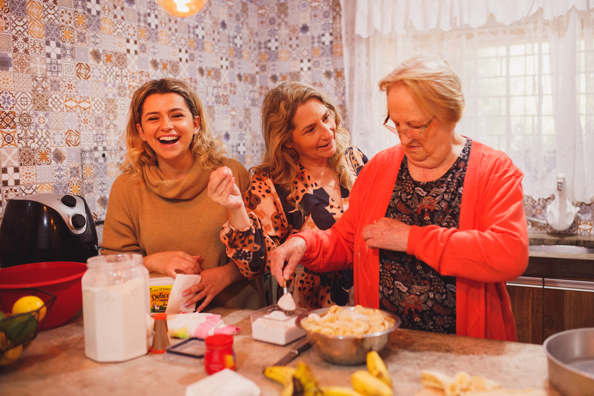 Fotografa familia Curitiba - Dia das mães em casa na cozinha