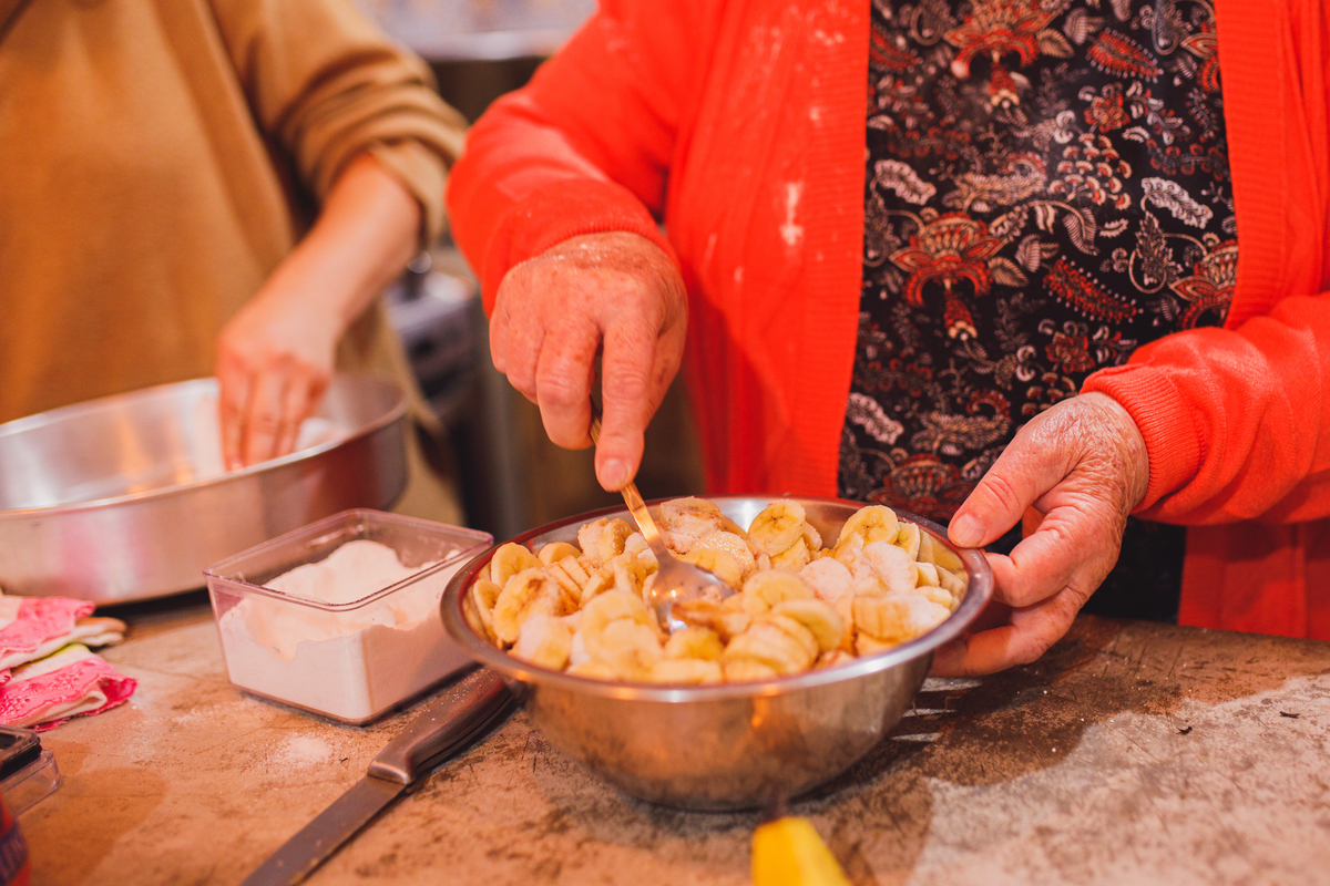 Fotografa familia Curitiba - Dia das mães em casa na cozinha