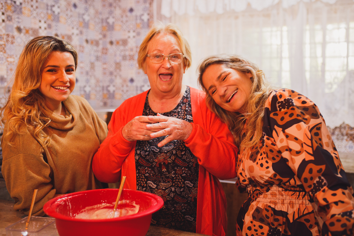 Fotografa familia Curitiba - Dia das mães em casa na cozinha