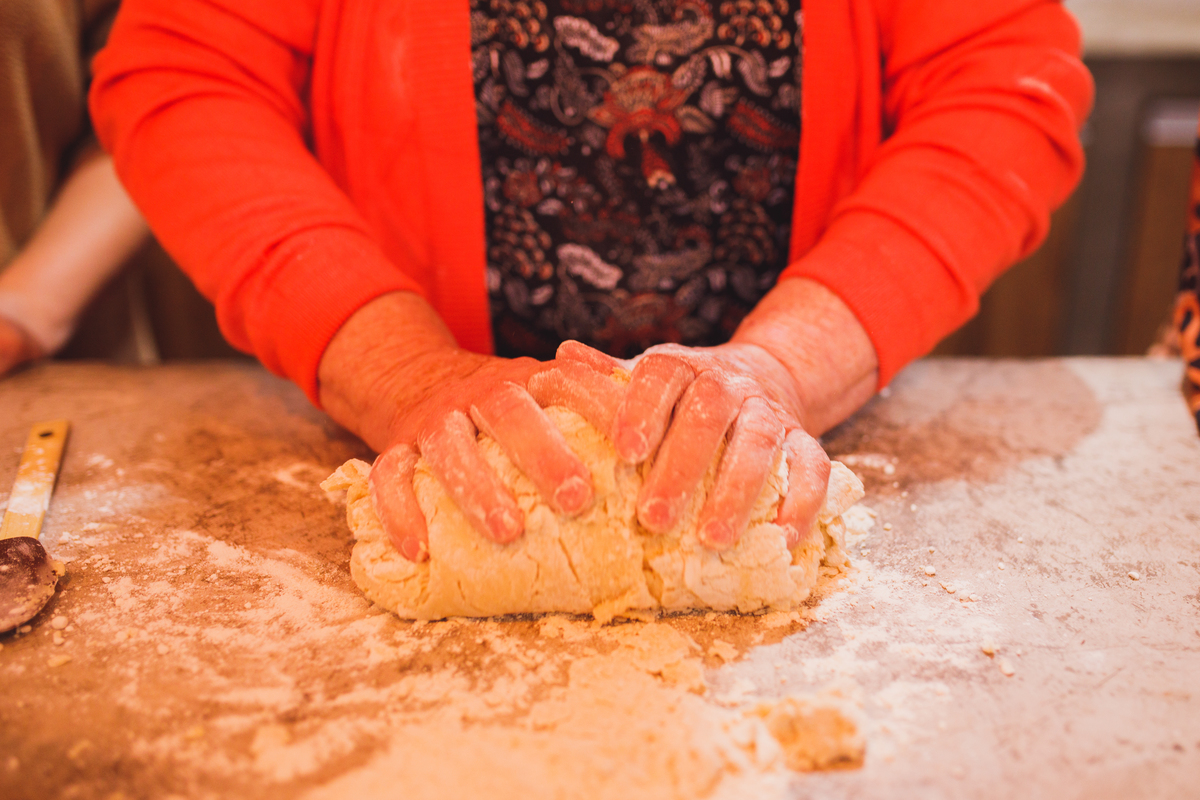 Fotografa familia Curitiba - Dia das mães em casa na cozinha