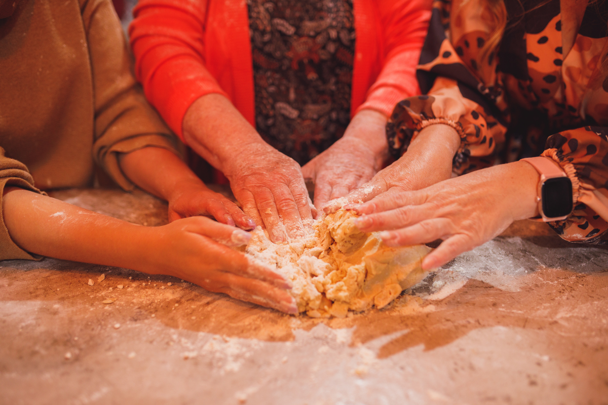Fotografa familia Curitiba - Dia das mães em casa na cozinha
