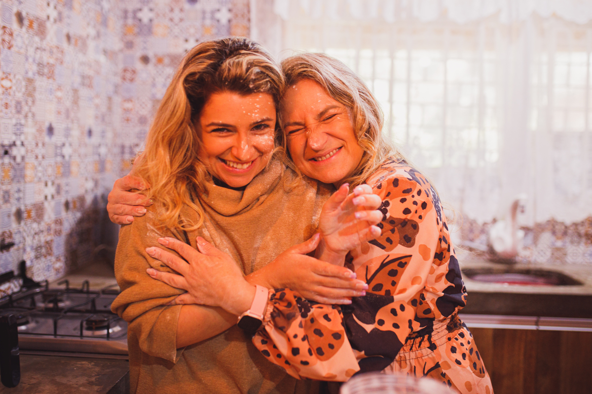 Fotografa familia Curitiba - Dia das mães em casa na cozinha