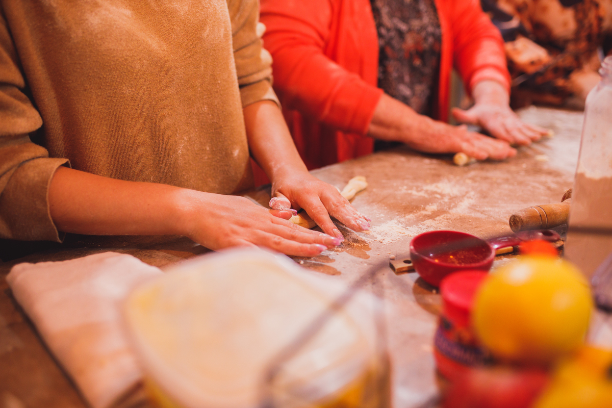 Fotografa familia Curitiba - Dia das mães em casa na cozinha