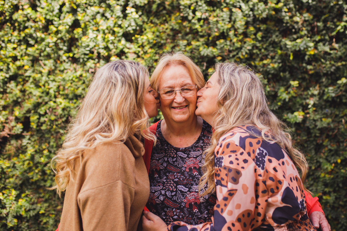 Fotografa familia Curitiba - Dia das mães em casa na cozinha