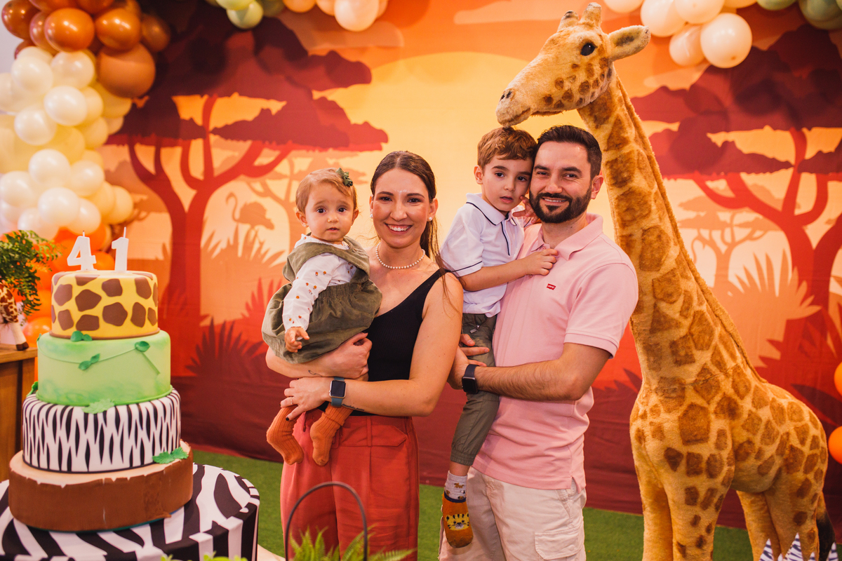 Fotografa familia Curitiba - Aniversário 4 anos e 1 ano safari