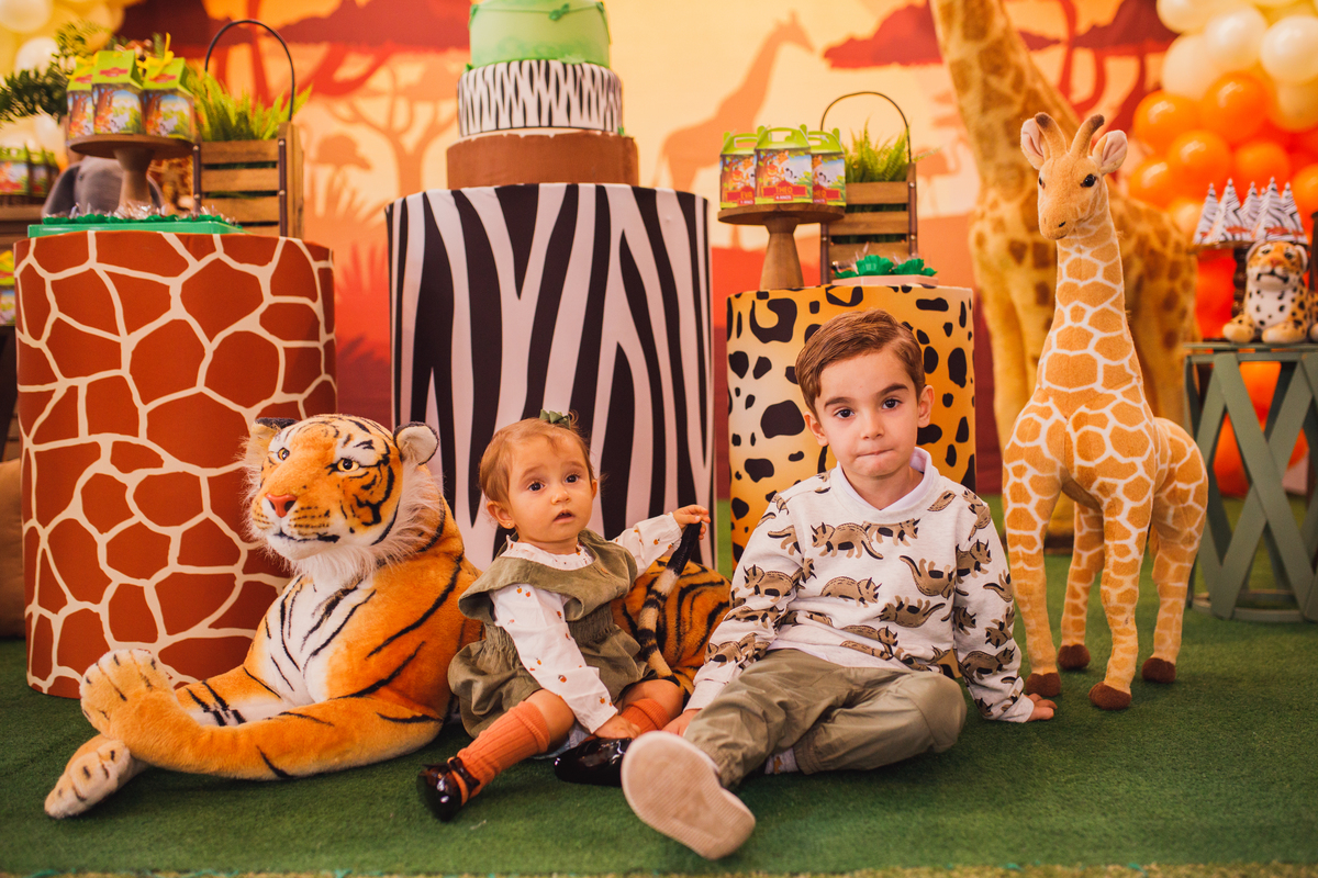 Fotografa familia Curitiba - Aniversário 4 anos e 1 ano safari