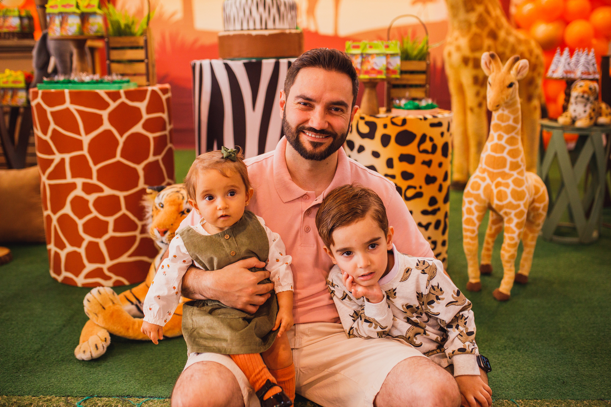 Fotografa familia Curitiba - Aniversário 4 anos e 1 ano safari