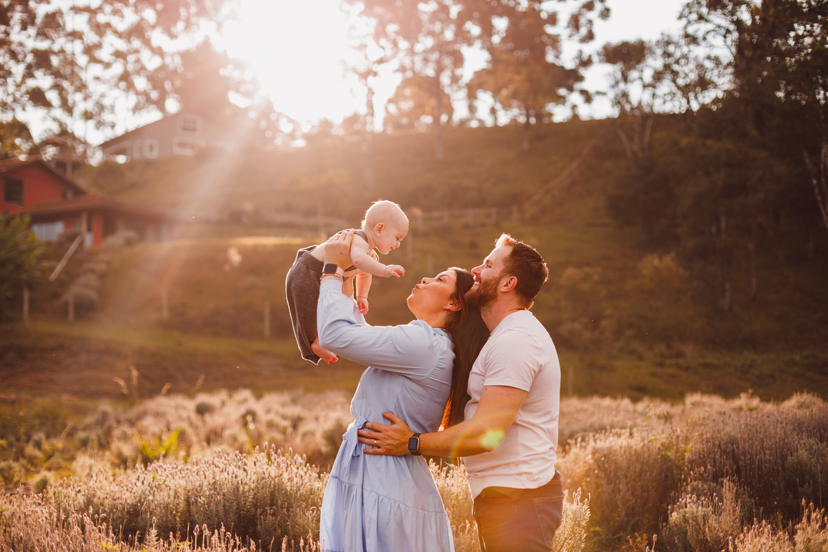 Fotografa familia Curitiba - Ensaio externo Lavandario vila lavanda 6 meses