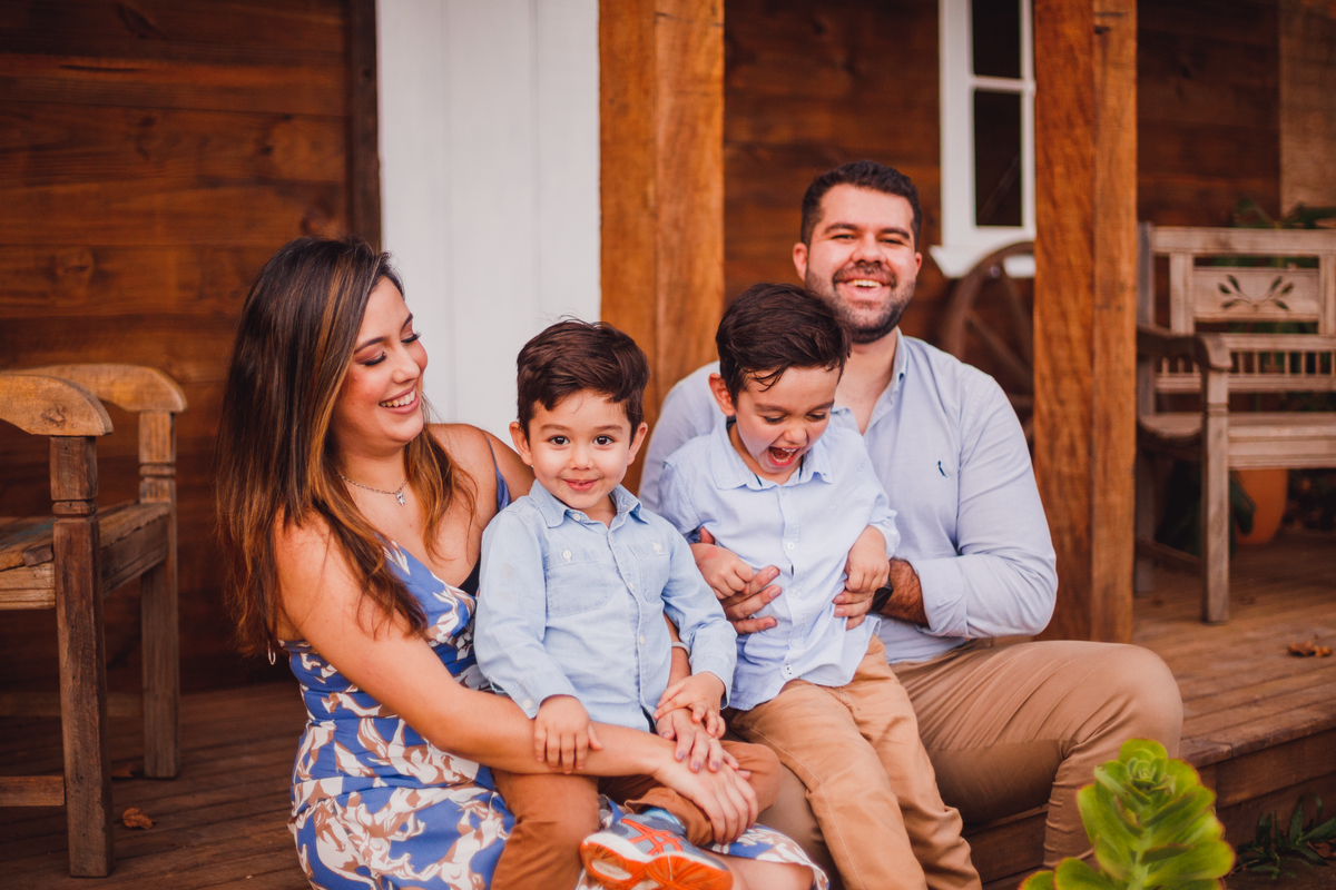 Fotografa familia Curitiba - ensaio externo Lavandário familia