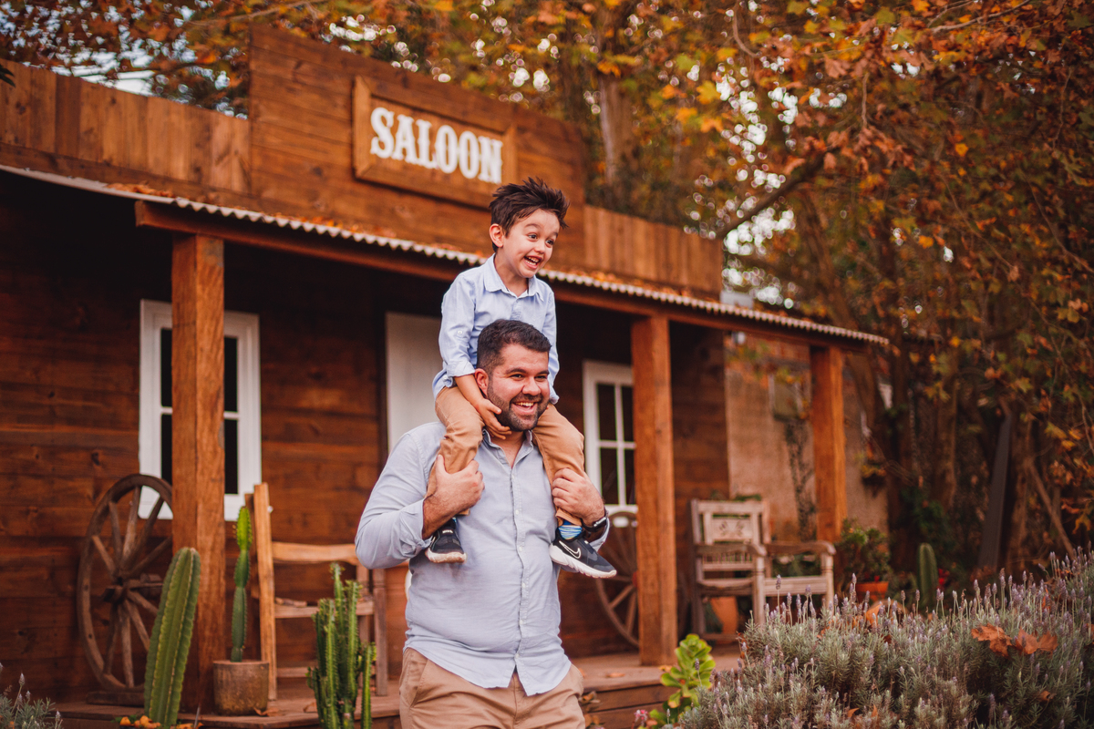 Fotografa familia Curitiba - ensaio externo Lavandário familia