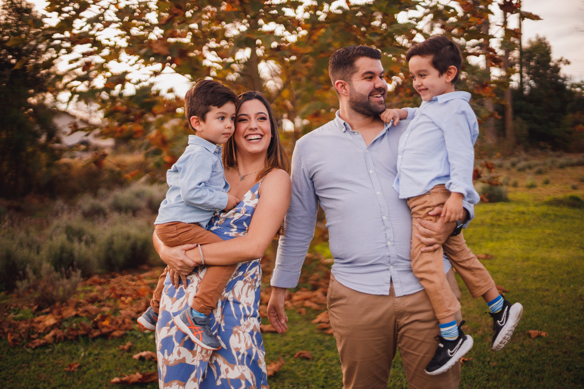 Fotografa familia Curitiba - ensaio externo Lavandário familia