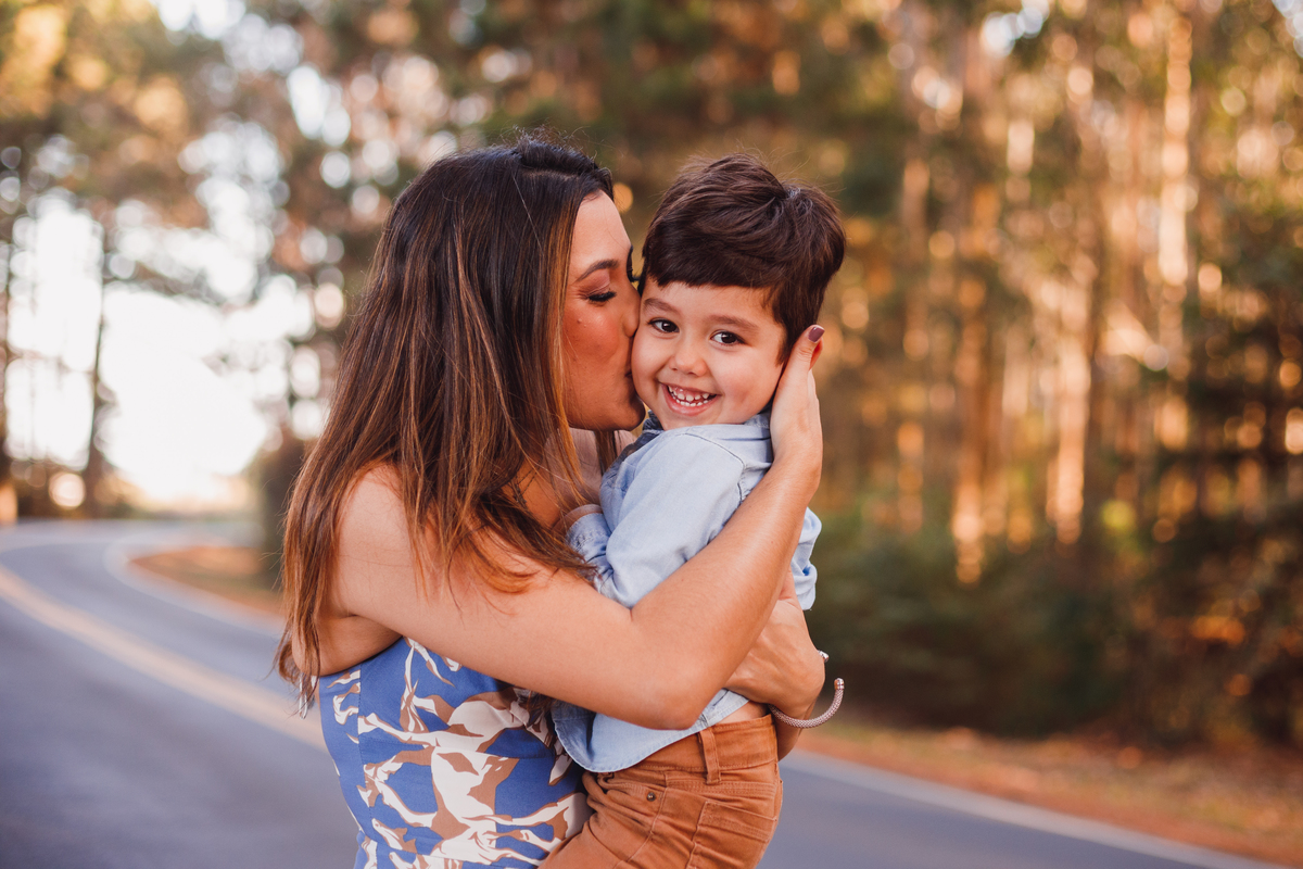 Fotografa familia Curitiba - ensaio externo Lavandário familia