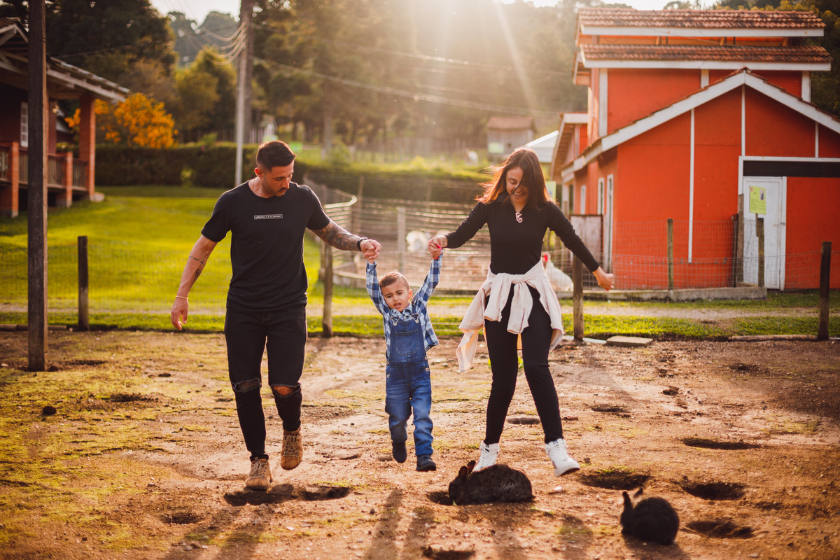 Fotografa familia curitiba - ensaio externo fazendinha vila dos animais