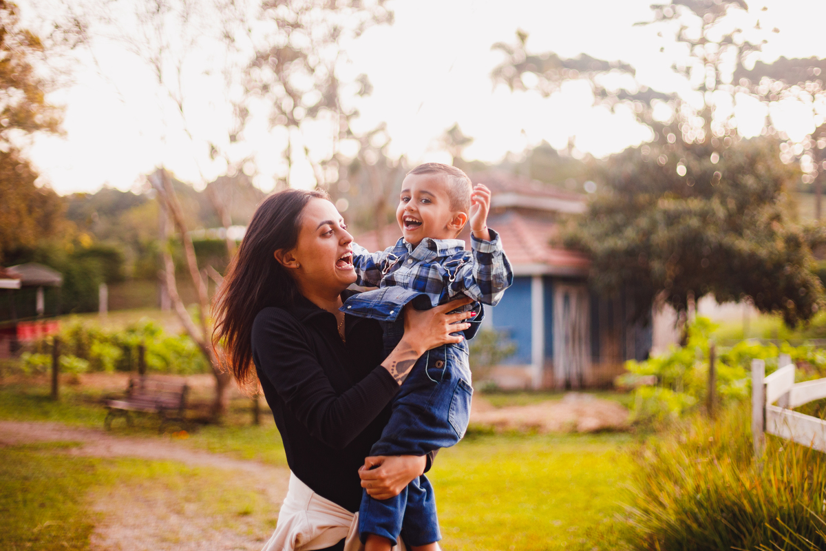 Fotografa familia curitiba - ensaio externo fazendinha vila dos animais