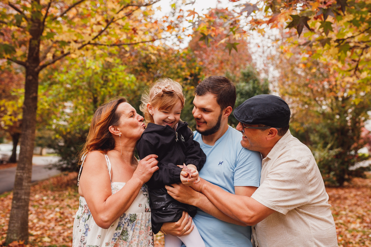 Fotografa familia Curitiba - Ensaio externo de outono na canaleta