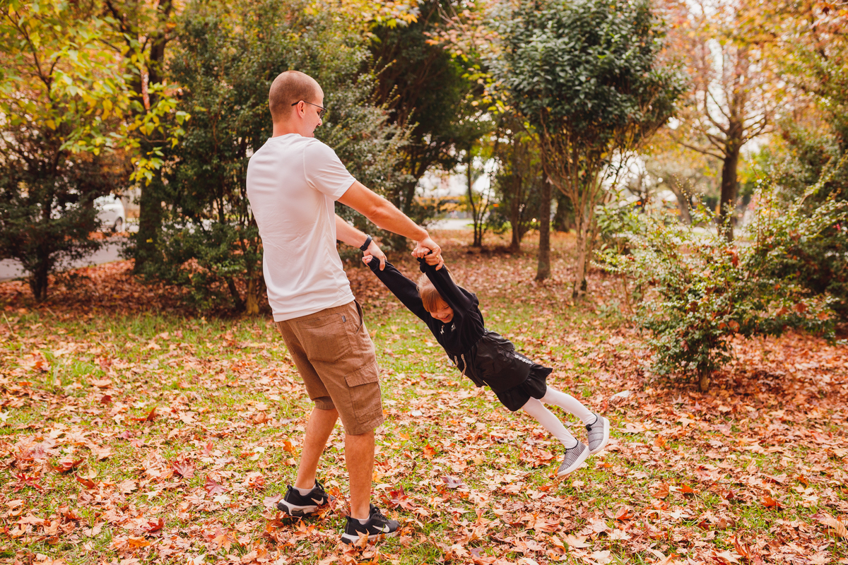 Fotografa familia Curitiba - Ensaio externo de outono na canaleta
