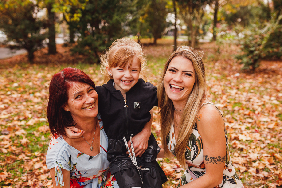 Fotografa familia Curitiba - Ensaio externo de outono na canaleta