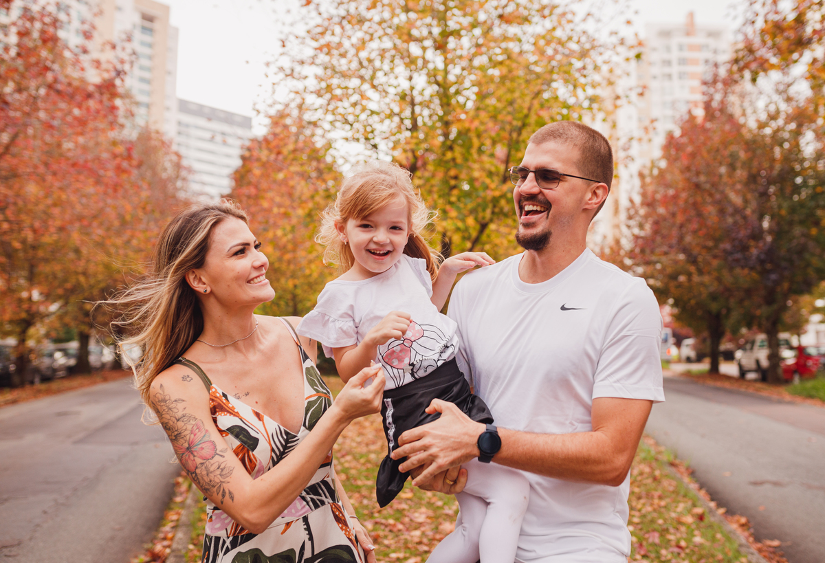 Fotografa familia Curitiba - Ensaio externo de outono na canaleta