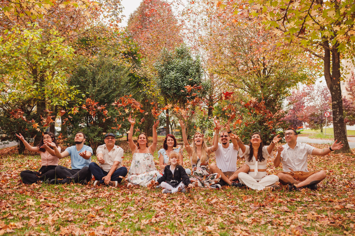Fotografa familia Curitiba - Ensaio externo de outono na canaleta