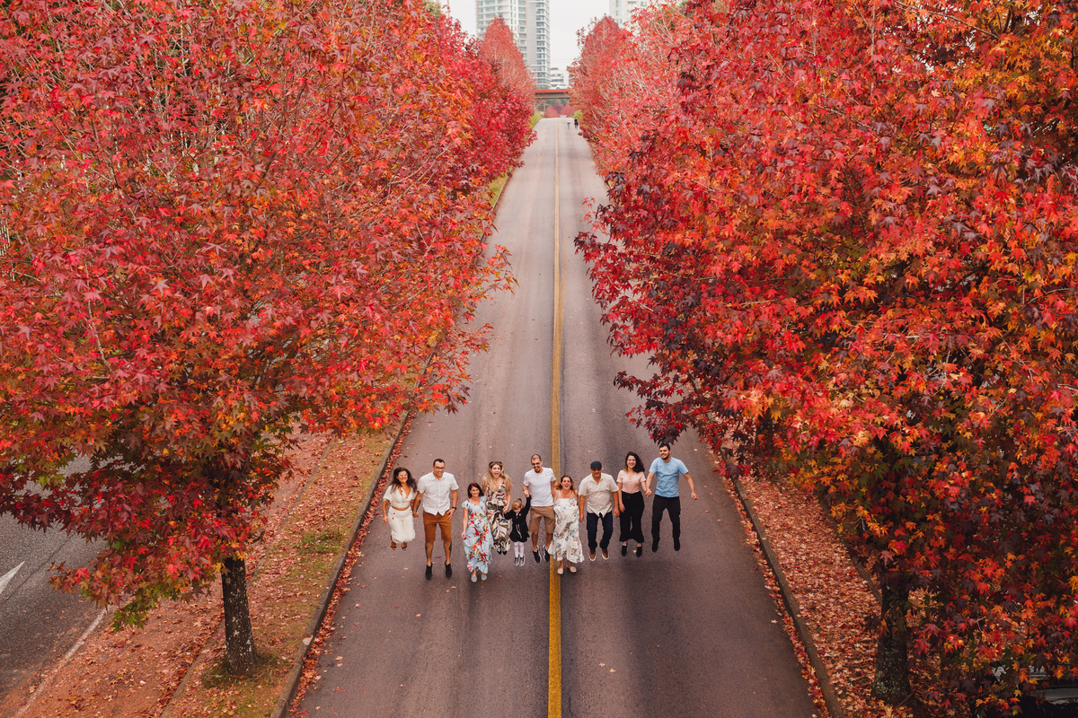 Fotografa familia Curitiba - Ensaio externo de outono na canaleta