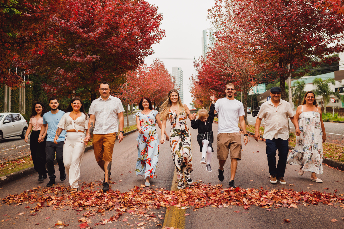 Fotografa familia Curitiba - Ensaio externo de outono na canaleta