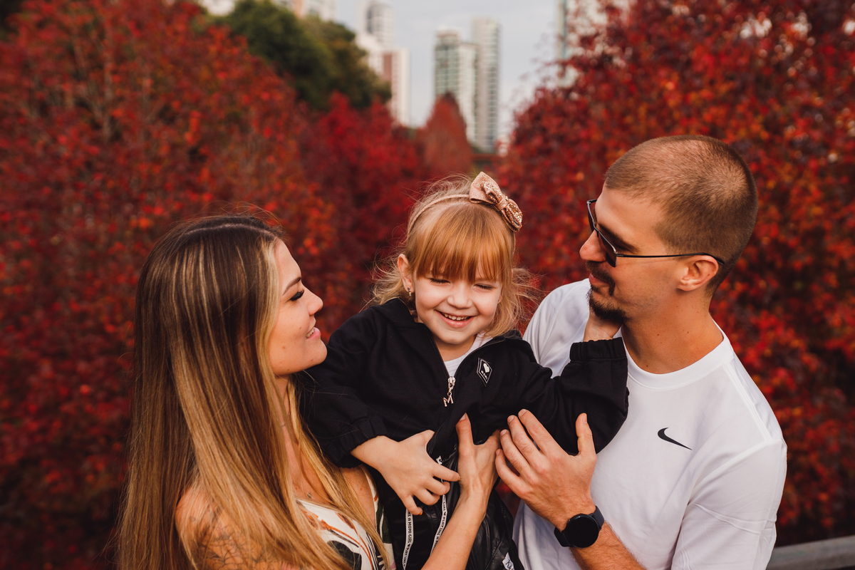 Fotografa familia Curitiba - Ensaio externo de outono na canaleta