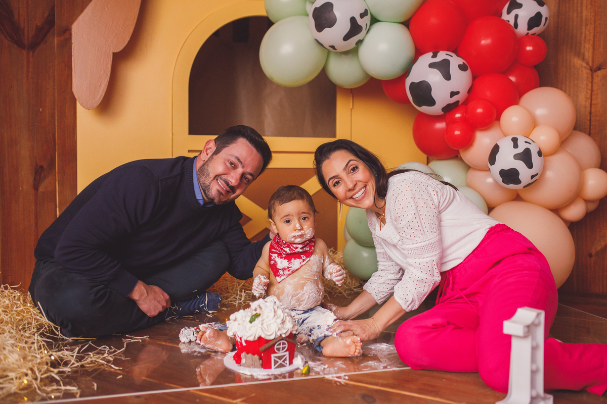 Fotografa familia Curitiba - smash the cake menino fazendinha