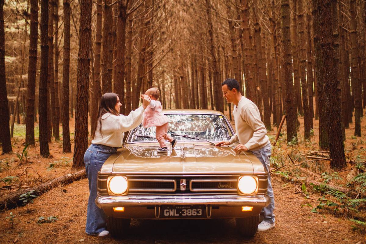 Fotografa familia curitiba - ensaio externo carro antigo