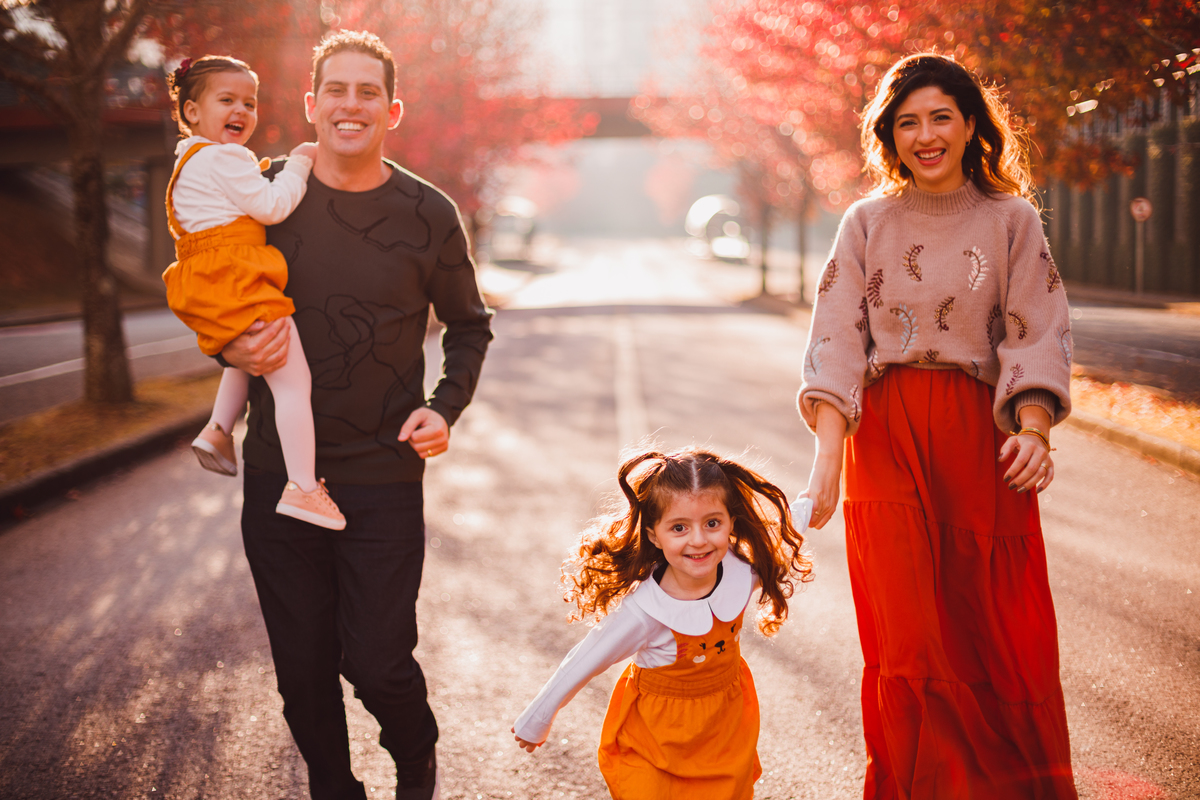 Fotografa familia Curitiba - ensaio externo de outono em familia