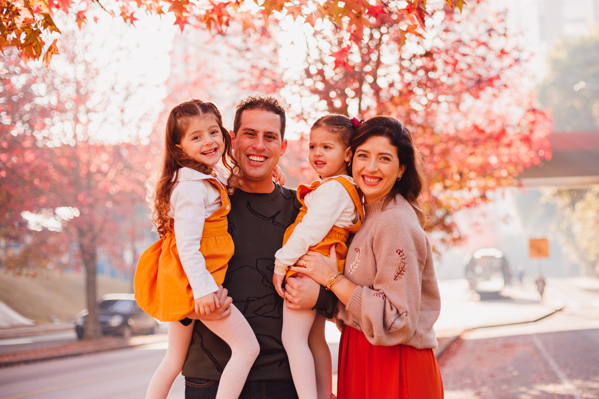 Fotografa familia Curitiba - ensaio externo de outono em familia