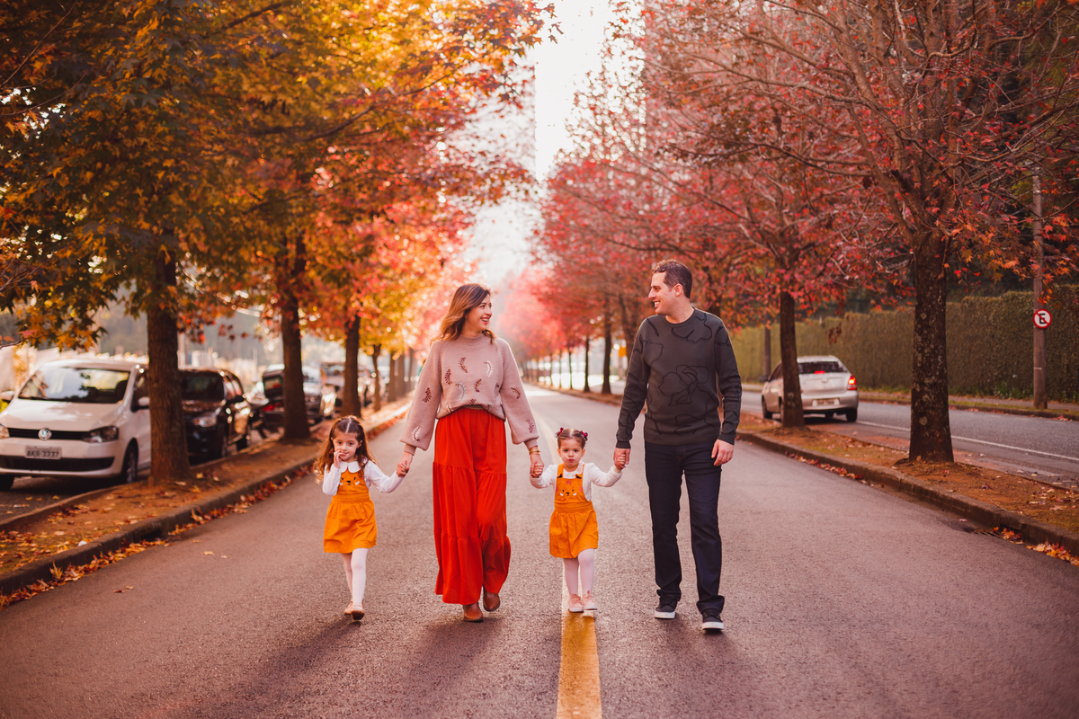 Fotografa familia Curitiba - ensaio externo de outono em familia