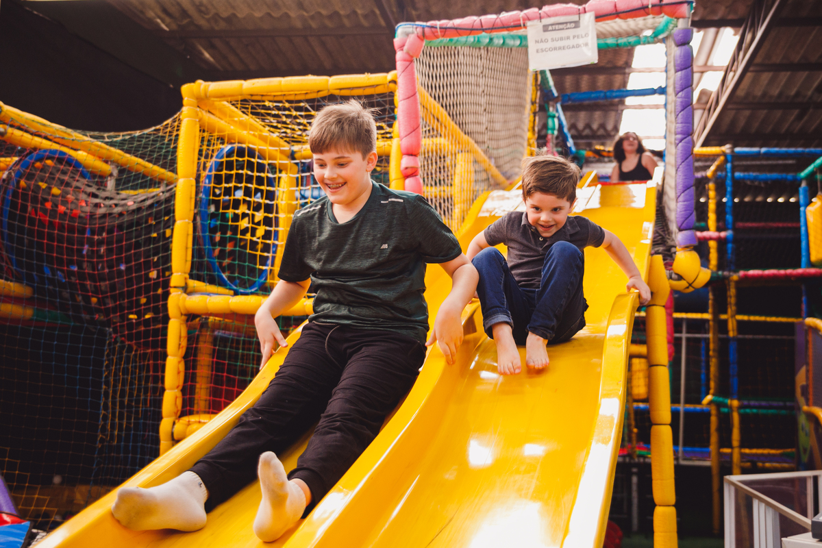 Fotografa familia curitiba - aniversario amazing point amongus