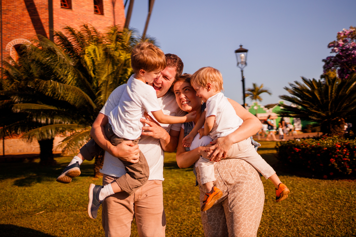 Fotografa familia curitiba - Holambra ensaio externo no girassol