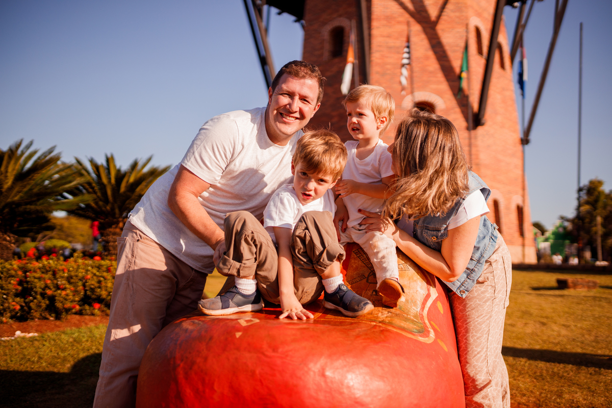Fotografa familia curitiba - Holambra ensaio externo no girassol