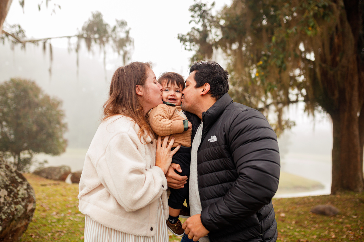 Fotografa familia Curitiba - ensaio externo parque tingui