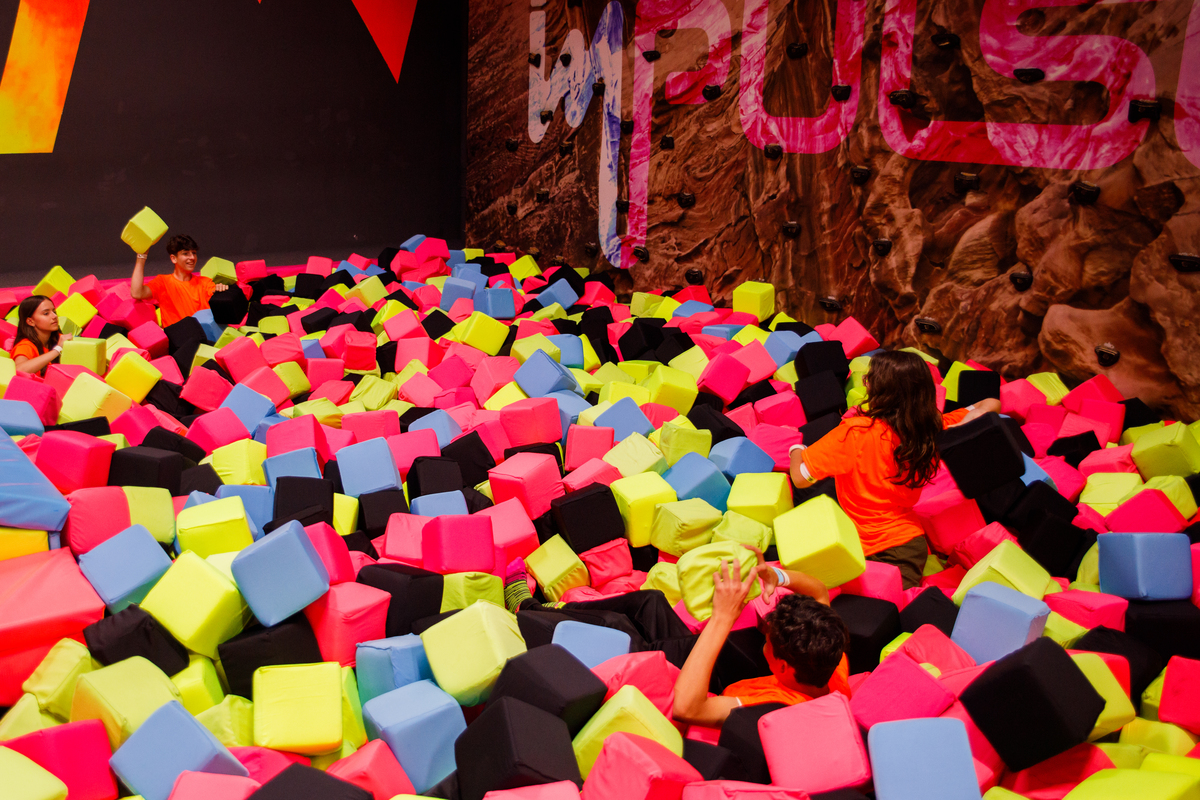 Fotografa familia Curitiba - aniversário impulso Park neon Fotografa familia Curitiba - aniversário impulso Park neon 