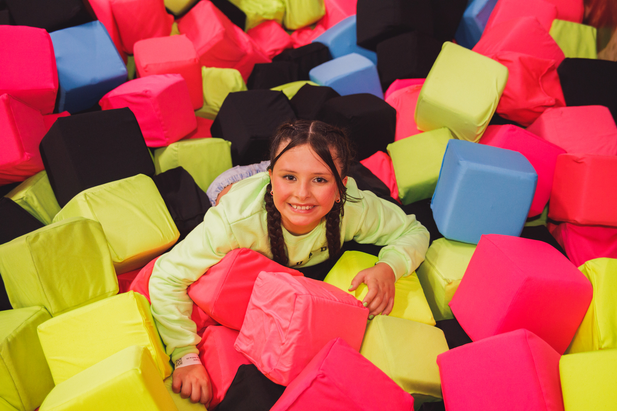 Fotografa familia Curitiba - aniversário impulso Park neon 