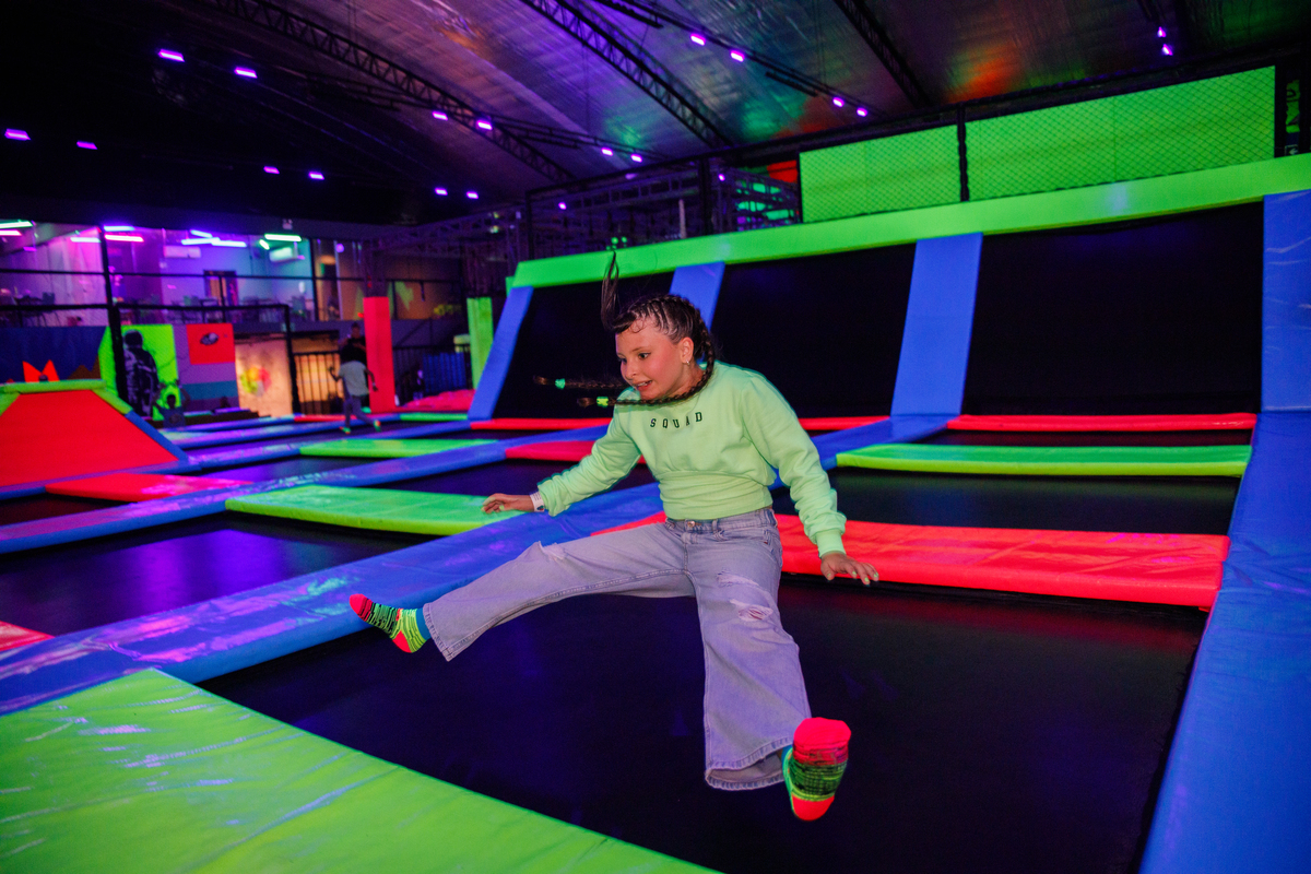 Fotografa familia Curitiba - aniversário impulso Park neon 