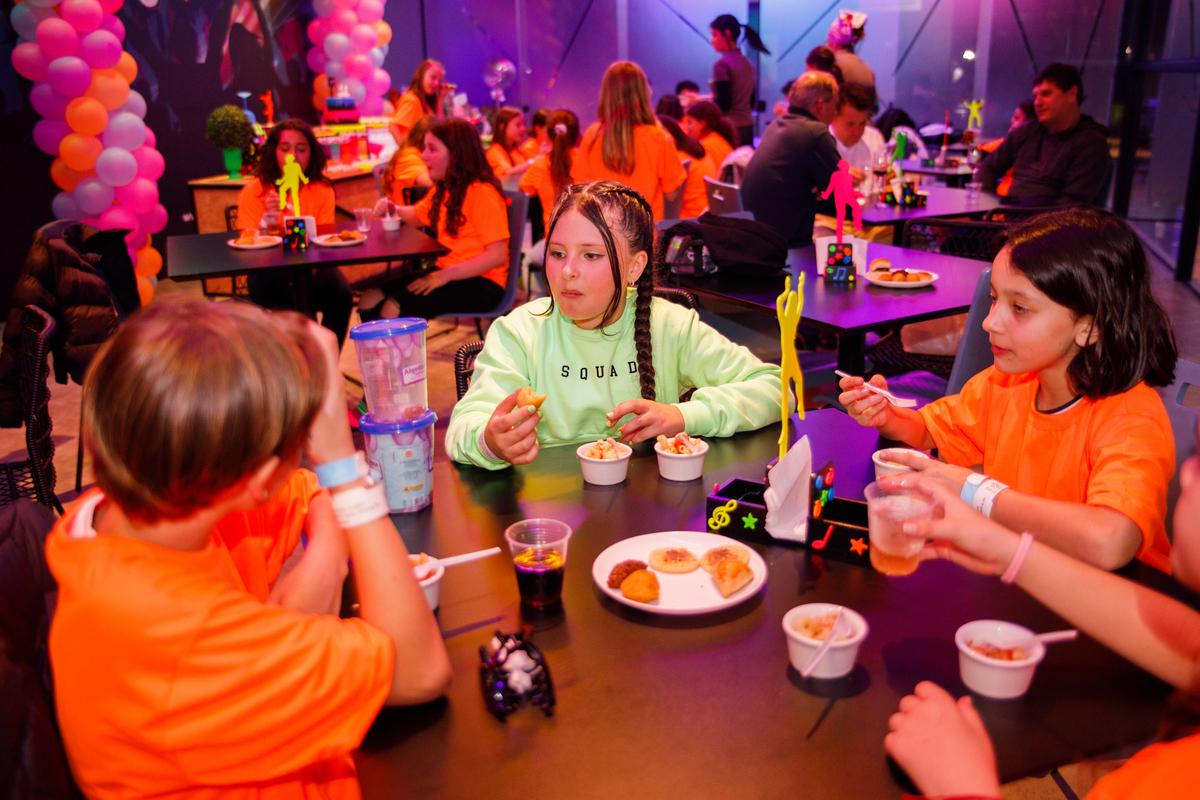 Fotografa familia Curitiba - aniversário impulso Park neon 