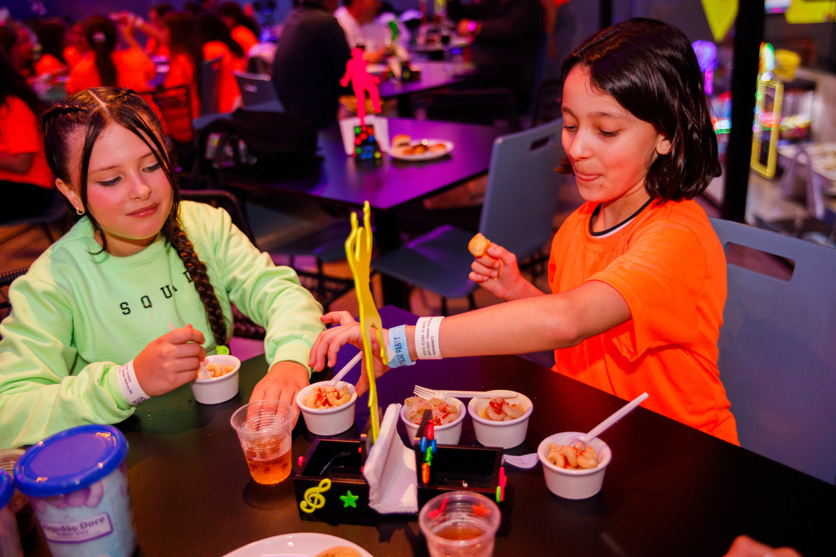 Fotografa familia Curitiba - aniversário impulso Park neon 