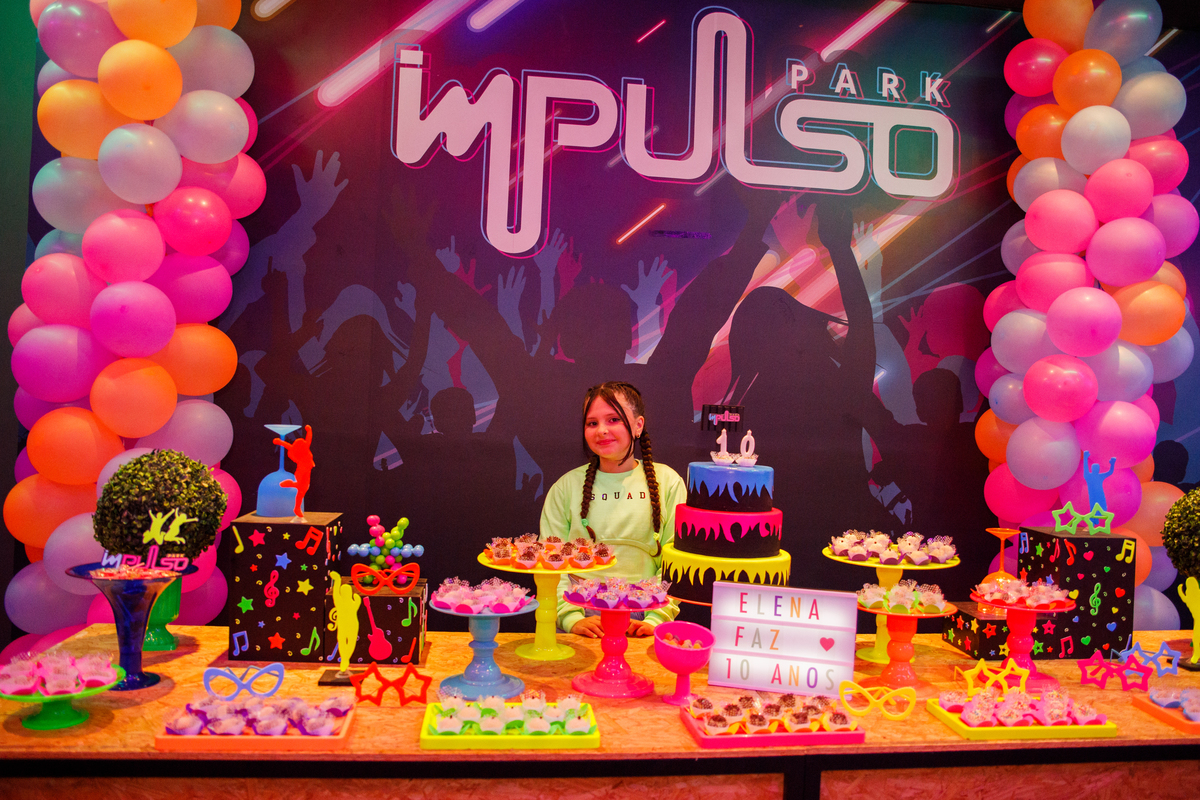 Fotografa familia Curitiba - aniversário impulso Park neon 