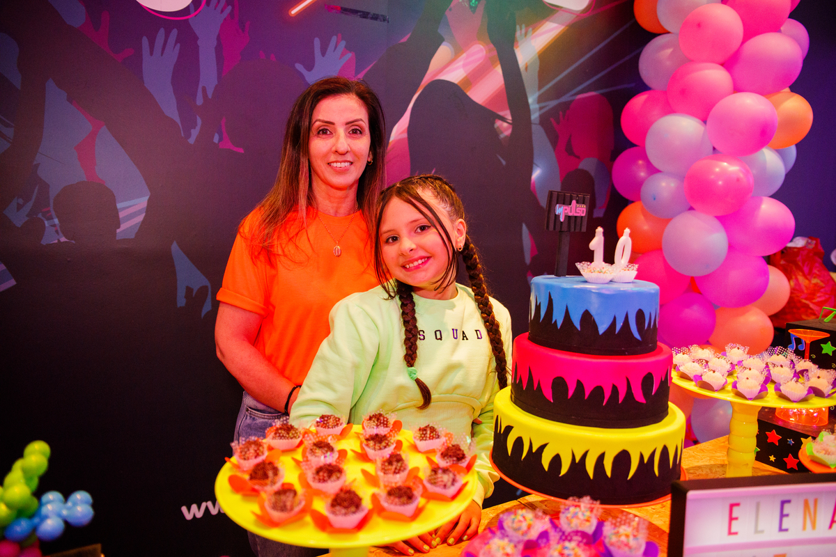 Fotografa familia Curitiba - aniversário impulso Park neon 