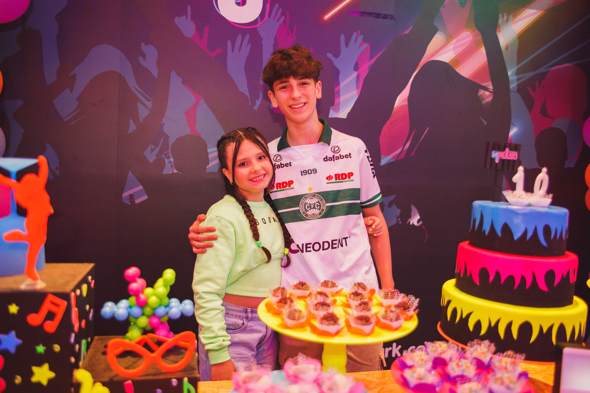 Fotografa familia Curitiba - aniversário impulso Park neon Fotografa familia Curitiba - aniversário impulso Park neon Fotografa familia Curitiba - aniversário impulso Park neon 