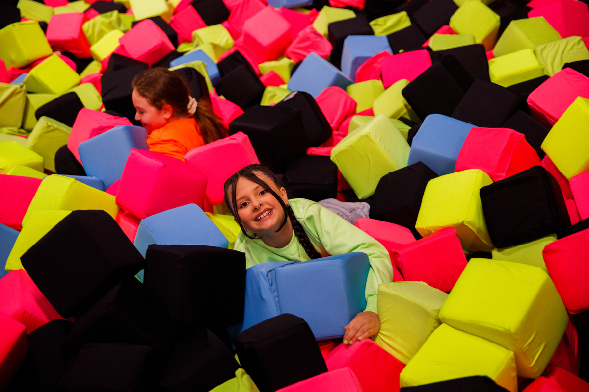 Fotografa familia Curitiba - aniversário impulso Park neon 