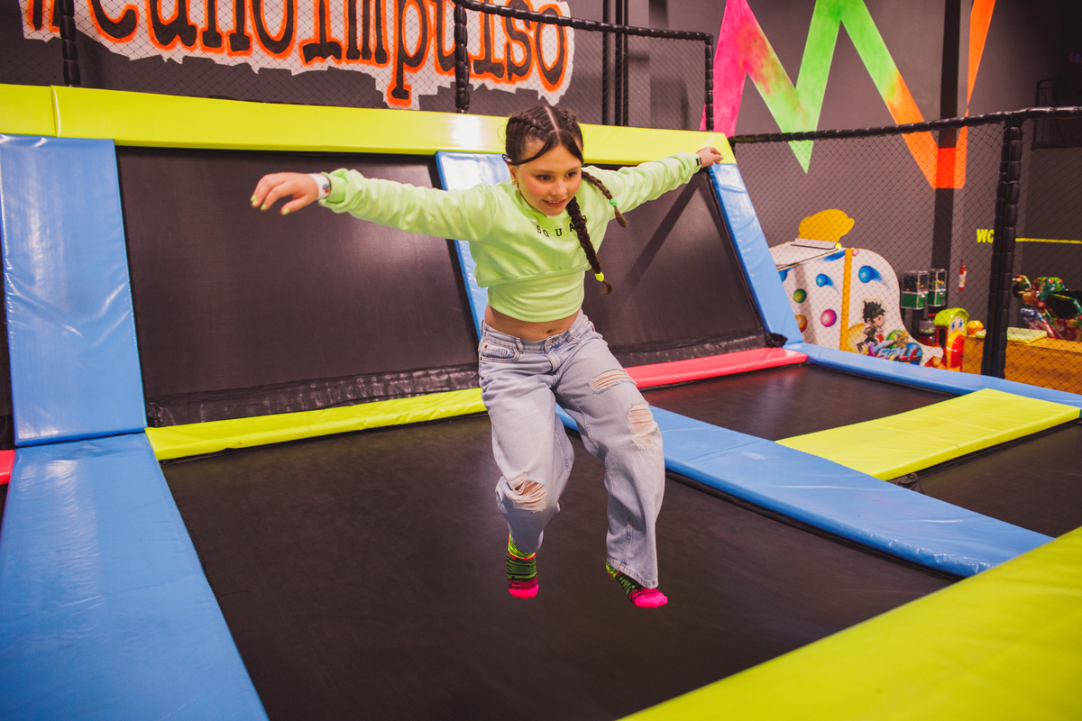 Fotografa familia Curitiba - aniversário impulso Park neon 