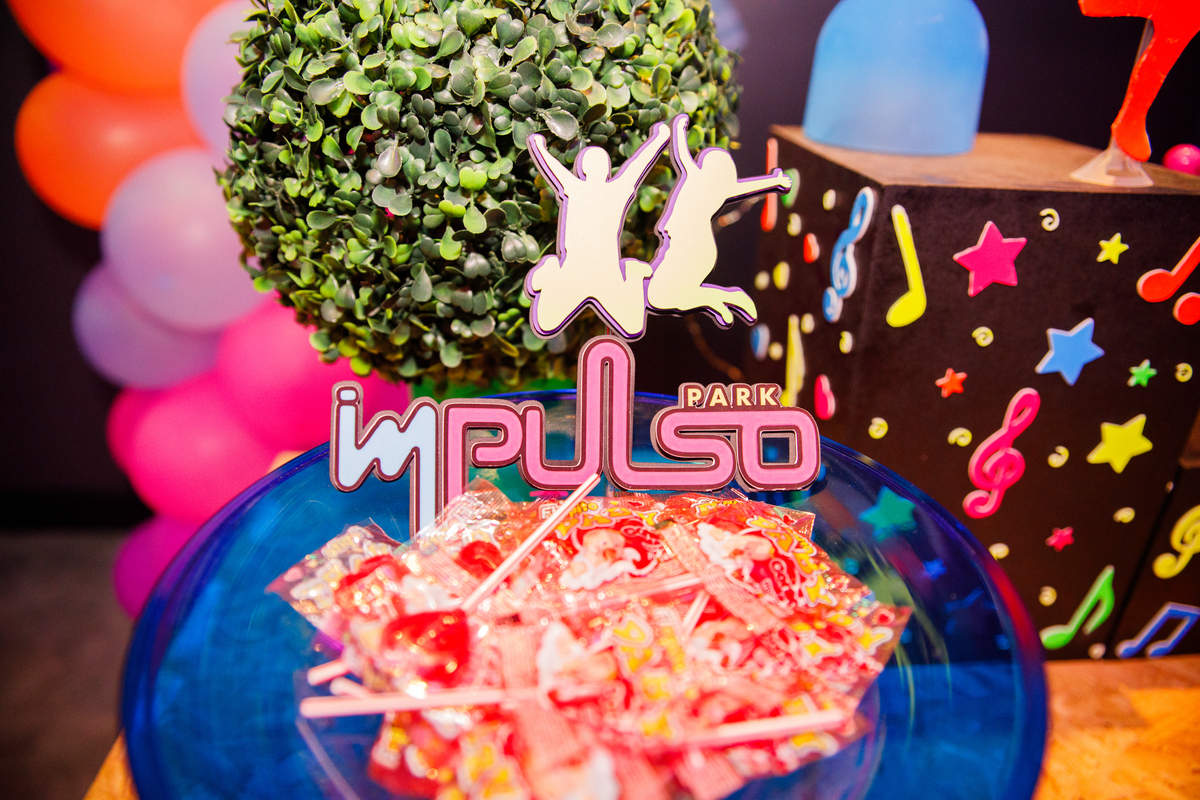 Fotografa familia Curitiba - aniversário impulso Park neon 